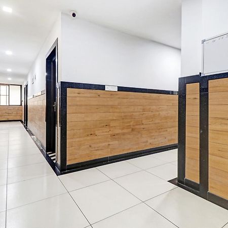 Oyo Townhouse 595 Majestic Inn Kochi Exterior foto